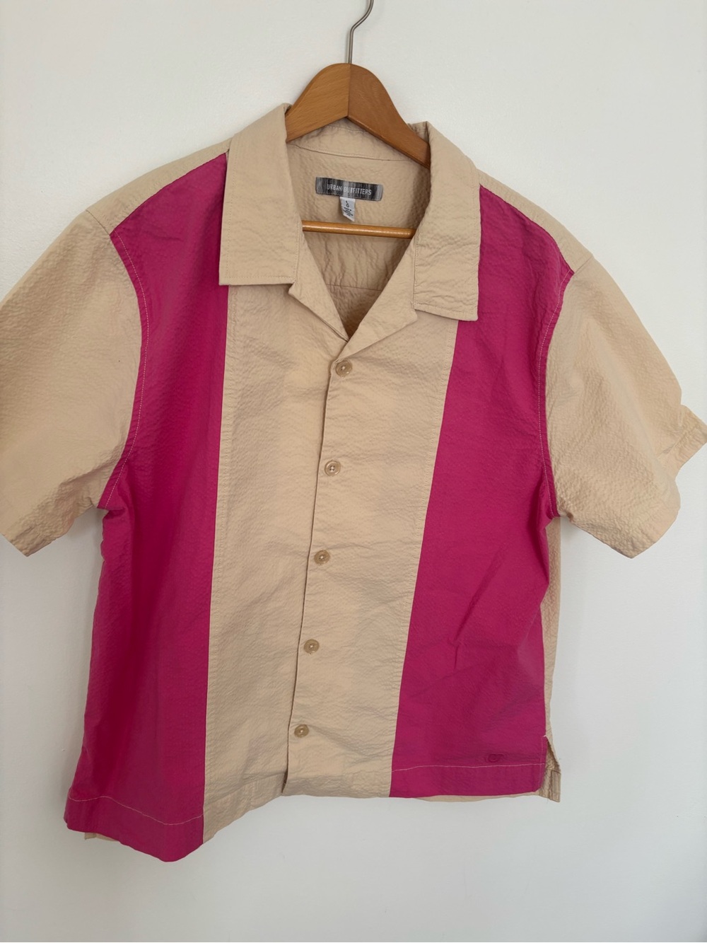 Men's Short-Sleeve Colorblock Crop Shirt Jacket - Beige & Magenta
